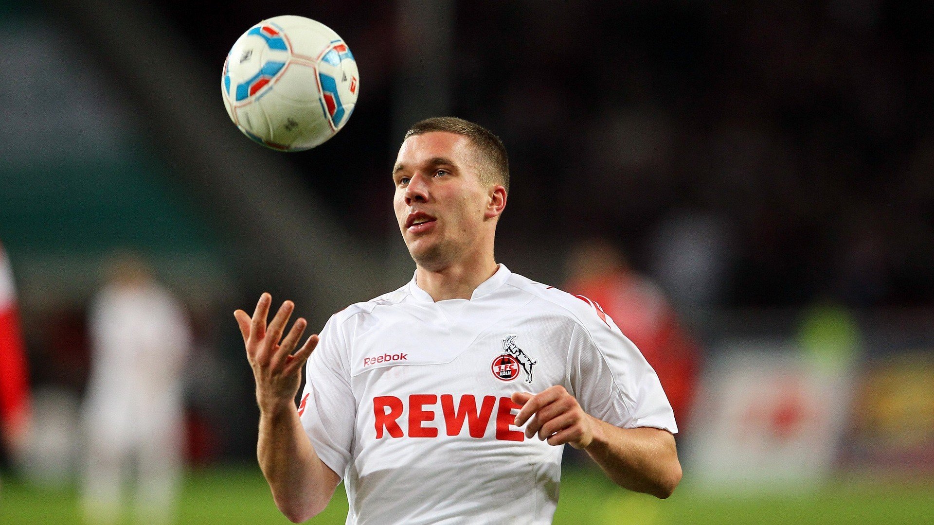 欧冠小组赛:阿贾克斯5比2横扫布鲁日 主教练提醒“年轻人别太飘”